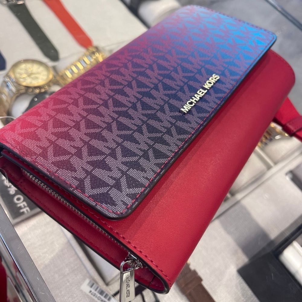 MICHAEL KORS Jet Set Large Ombré Signature Logo Crossbody Bag
Dark Raspberry - Picture 12 of 16